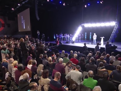 MÉLENCHON : Double meeting holographique à Lyon et Paris