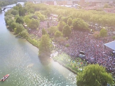 MÉLENCHON à la Prairie des filtres à Toulouse Image 1